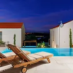 3 With Pool Soline, Krk, 280 M From Beach, By 4villas سولين